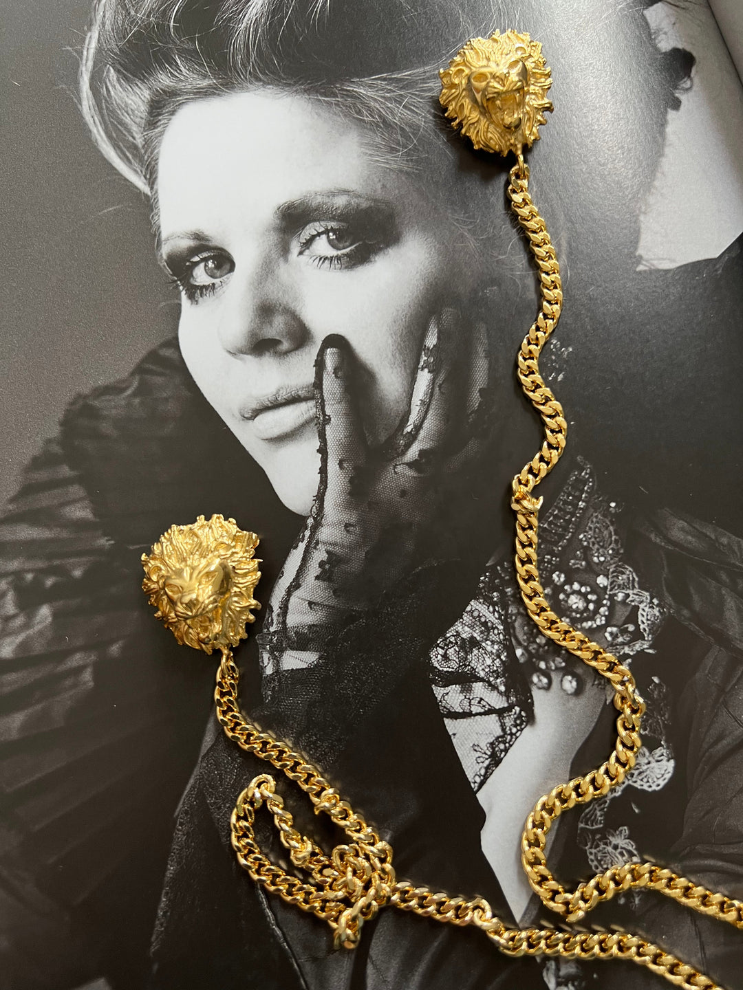 Brooches: How to wear this - LAURA CANTU JEWELRY