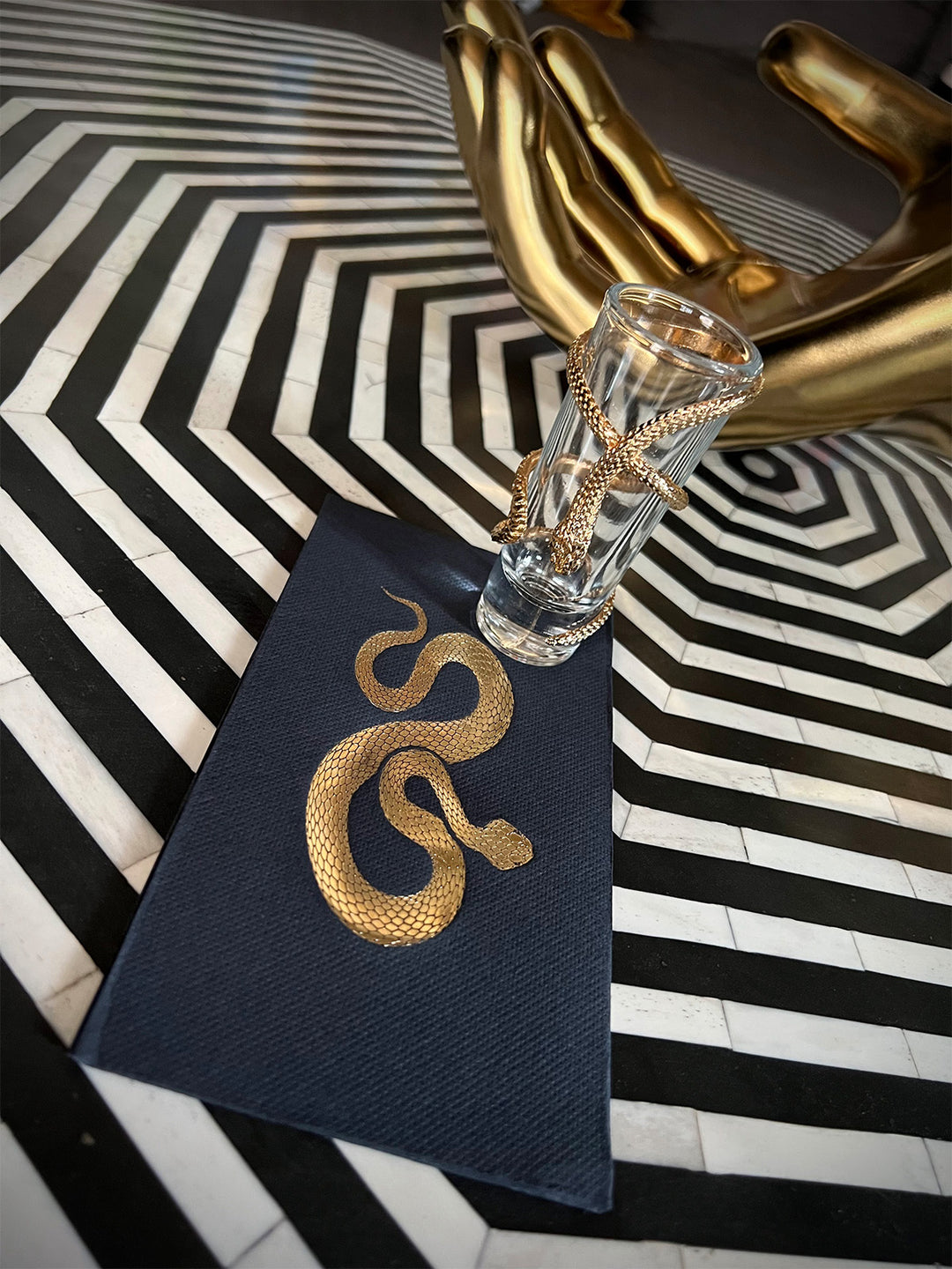 Tequilero con servilleta de víbora