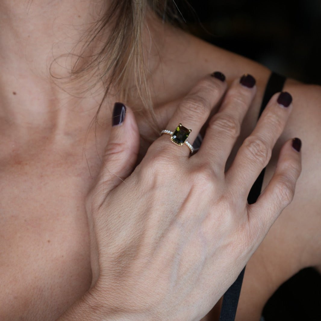 Anillo de Diamantes y Moldavita - LAURA CANTU JEWELRY
