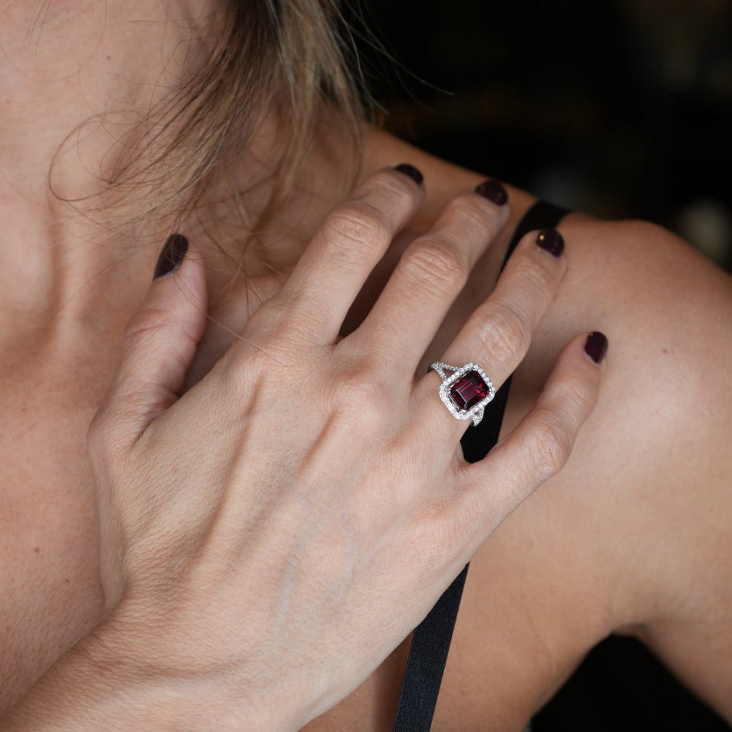 Anillo Diamantes y Granate F1005 - LAURA CANTU JEWELRY