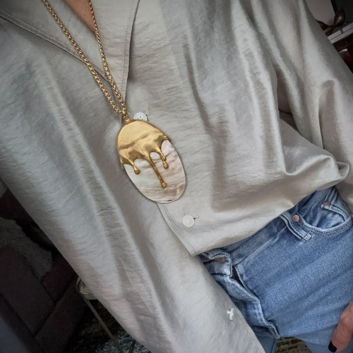 Aurora Madre Perla pendant - LAURA CANTU JEWELRY