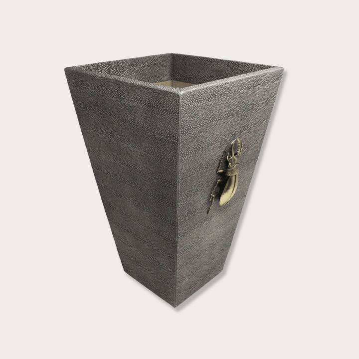 Bote De Basura Con Escarabajo - LAURA CANTU JEWELRY