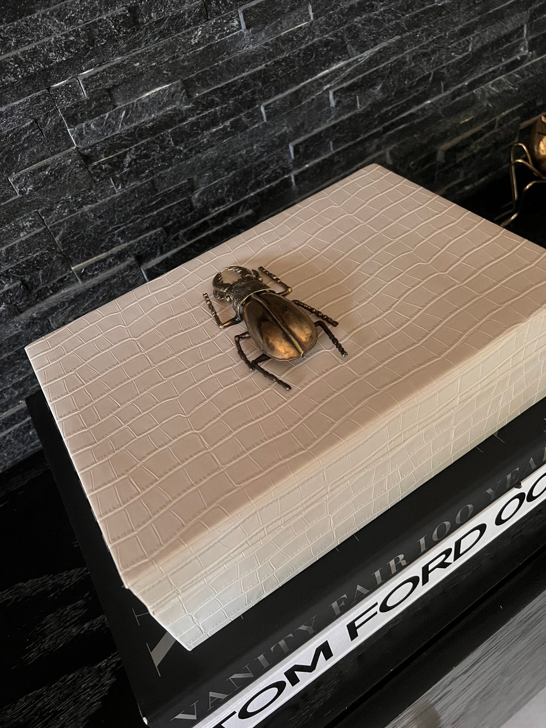 Beetle Embossed Big Box - LAURA CANTU JEWELRY US